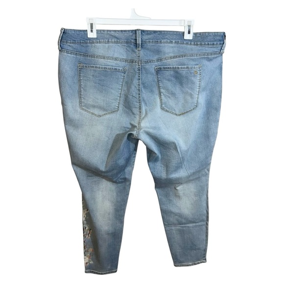 Jessica Simpson Jeans Women’s 22W Blue Floral Kiss Me Super Skinny Floral 41x29 - Picture 5 of 6